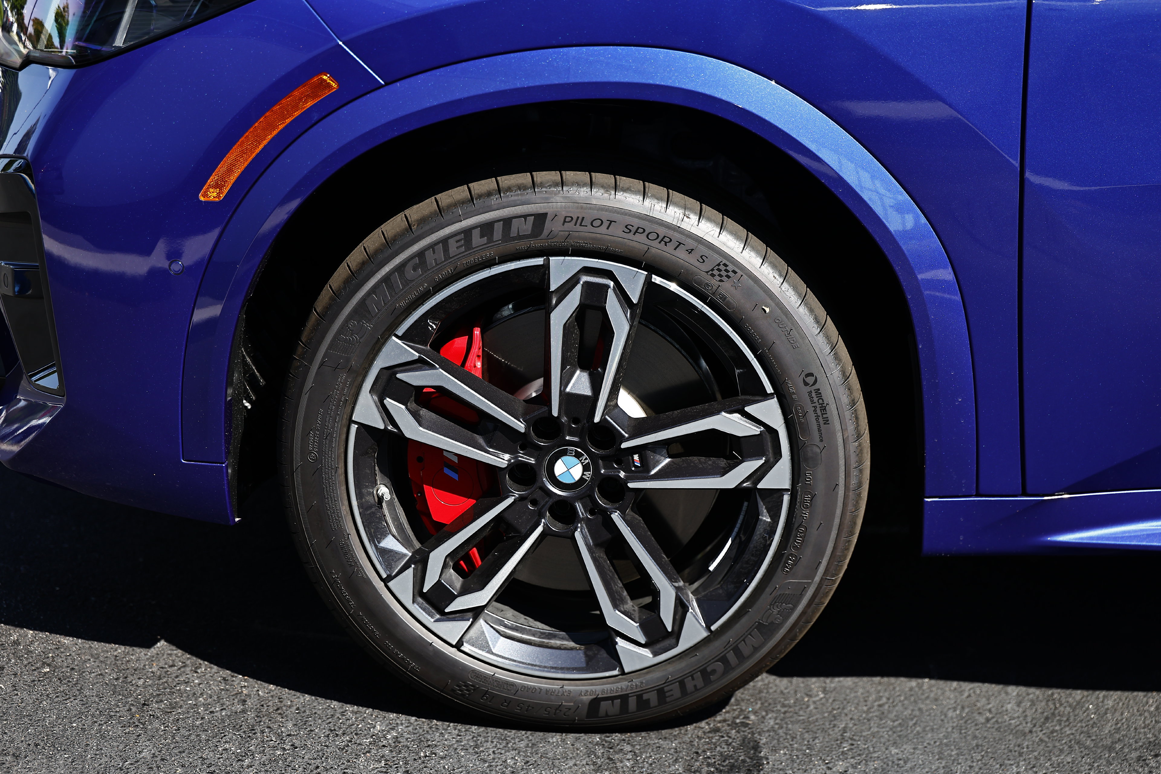 New 2027 BMW X2 xDrive28i w/ Technology Package AWD/4WD image 8
