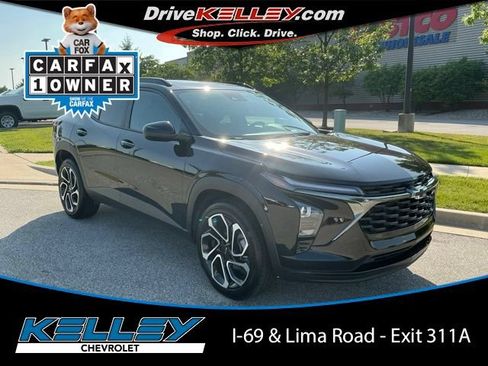 Used 2025 Chevrolet Trax RS w/ Sunroof Package FWD image 1