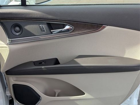 Used 2020 Lincoln Nautilus Reserve image 36