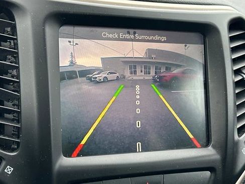 Used 2015 Jeep Cherokee Latitude w/ Comfort/Convenience Group image 21