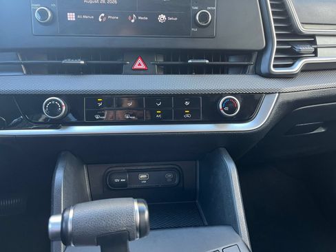 Used 2025 Kia Sportage LX FWD image 16