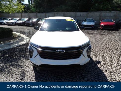 Used 2024 Chevrolet Trax RS w/ Driver Confidence Package FWD image 2