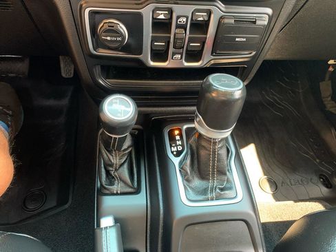 Used 2019 Jeep Wrangler Unlimited Sahara AWD/4WD image 25