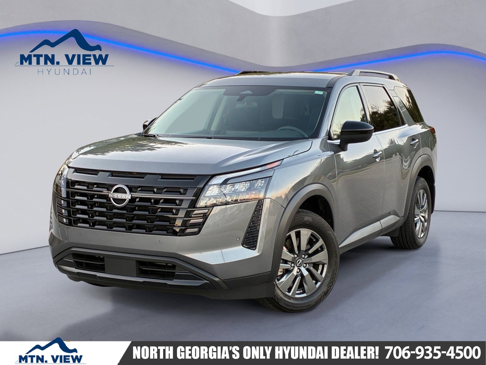 Used 2026 Nissan Pathfinder SV FWD image 1