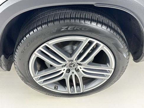 Used 2025 Mercedes-Benz GLS 450 4MATIC image 35