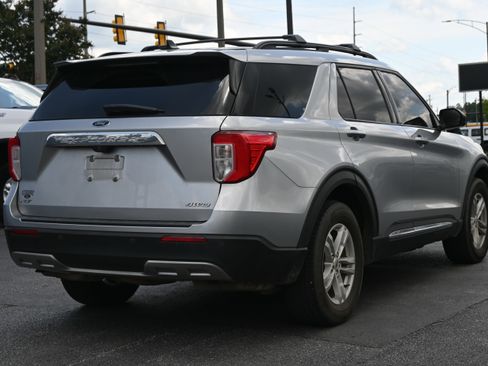 Used 2021 Ford Explorer XLT w/ Equipment Group 202A AWD/4WD image 11