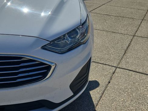 Used 2019 Ford Fusion SE FWD image 11