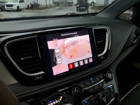 Used 2023 Chrysler Pacifica Limited w/ Uconnect Theater Family Group AWD/4WD image 19