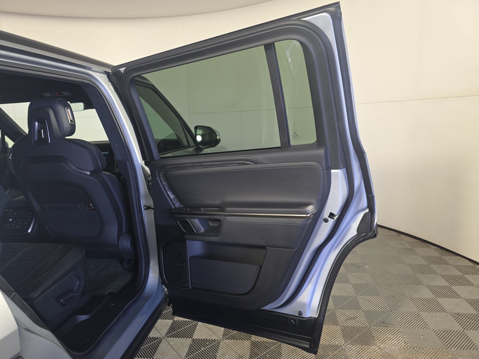 Used 2022 Rivian R1S Launch Edition Quad AWD/4WD image 17