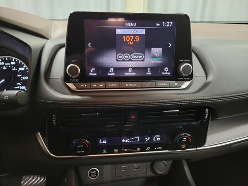 Used 2022 Nissan Rogue SV AWD/4WD image 17
