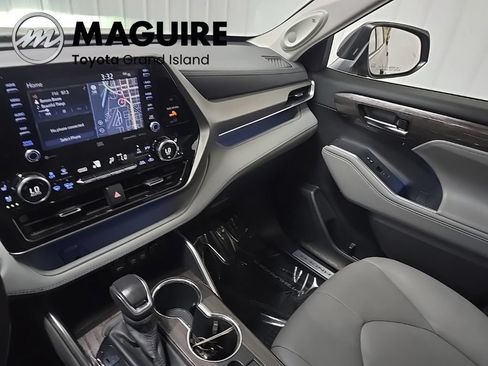 Used 2020 Toyota Highlander Limited AWD/4WD image 30