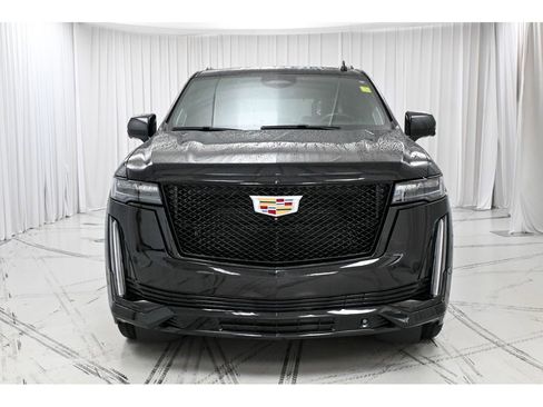 Used 2022 Cadillac Escalade Sport Platinum w/ Heavy-Duty Trailer Package image 3