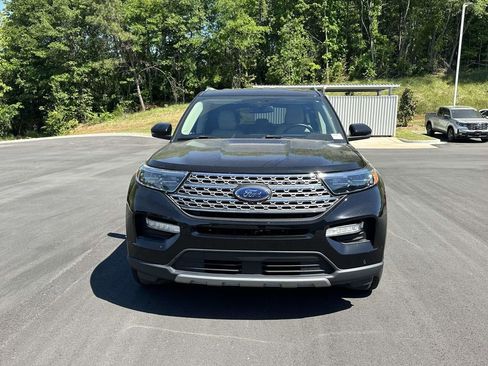 Used 2021 Ford Explorer Limited w/ Equipment Group 301A RWD image 2