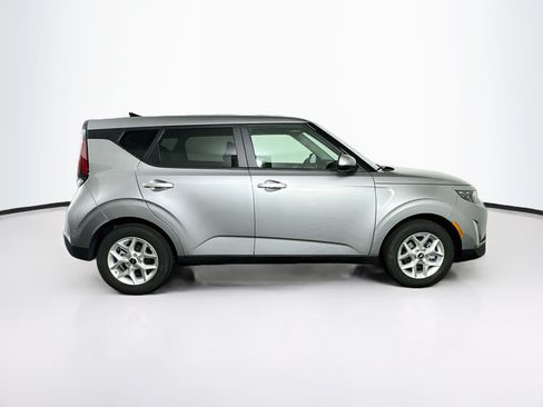 Used 2025 Kia Soul LX w/ LX Technology Package FWD image 10