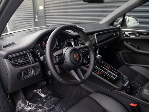 Certified 2026 Porsche Macan Turbo image 4