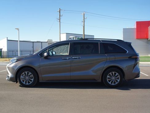 Used 2024 Toyota Sienna XLE image 13