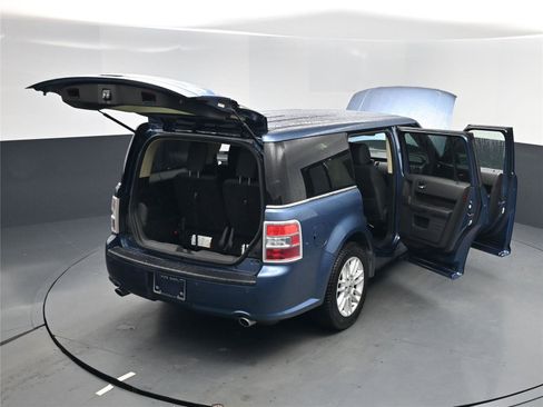 Used 2019 Ford Flex SEL image 28