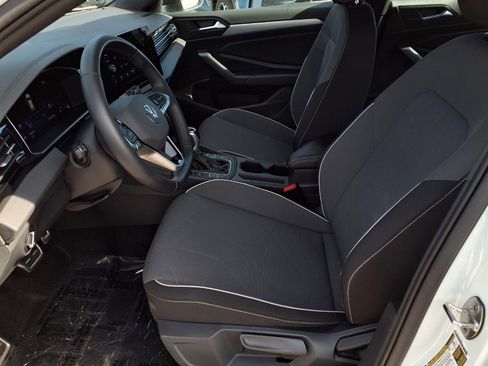 Certified 2025 Volkswagen Jetta Sport image 18
