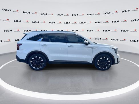Used 2025 Kia Sorento SX FWD image 9