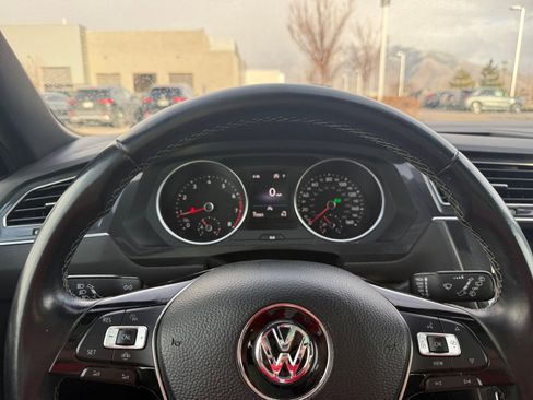 Used 2020 Volkswagen Tiguan SE R-Line image 10