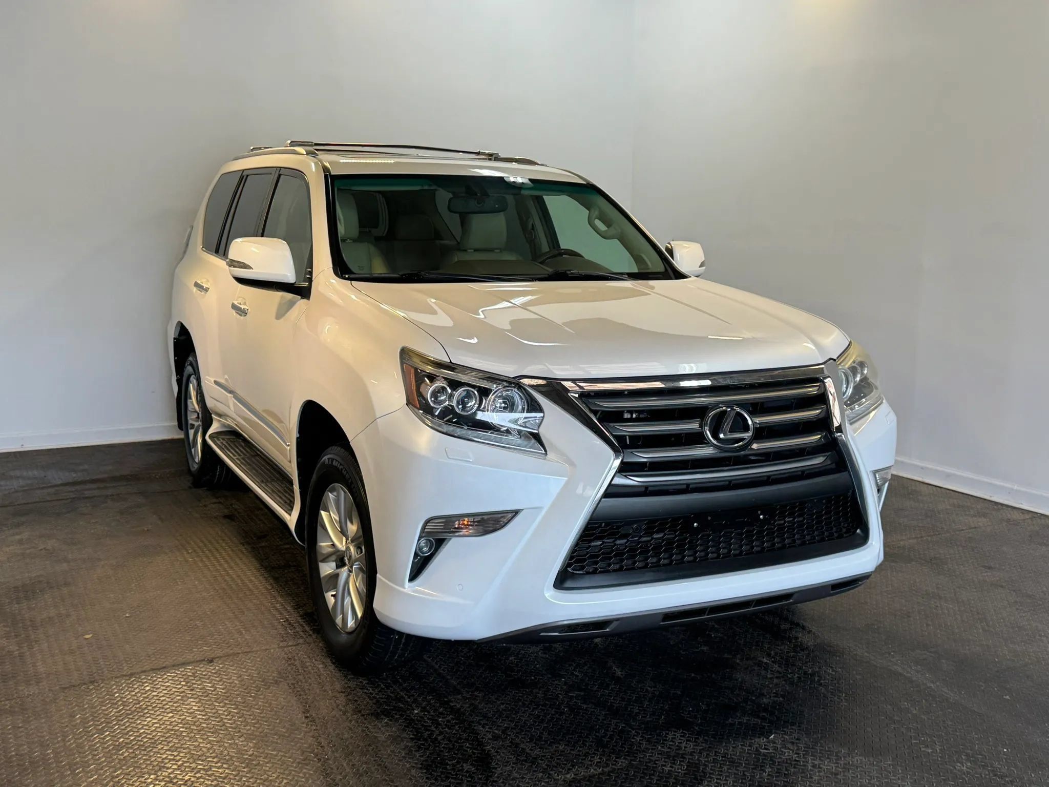 Used 2015 Lexus GX 460 w/ Premium Package AWD/4WD image 3