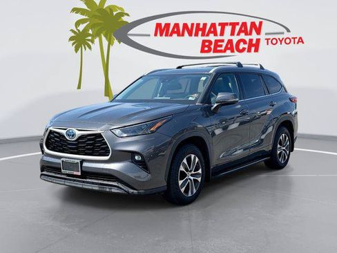 Certified 2022 Toyota Highlander XLE FWD image 1