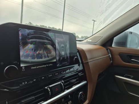 Used 2022 Nissan Pathfinder Platinum w/ Cargo Package FWD image 18