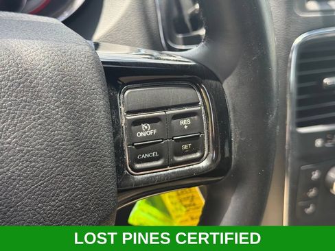 Used 2020 Dodge Grand Caravan SE FWD image 14