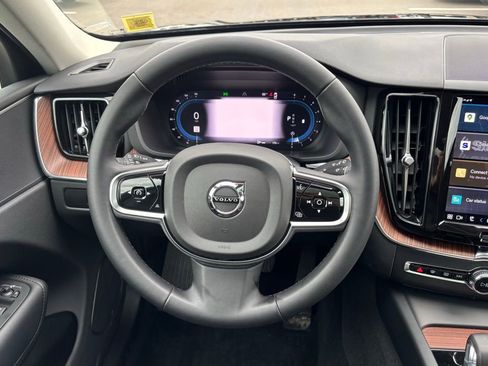 Used 2024 Volvo XC60 B5 Plus w/ Climate Package image 7