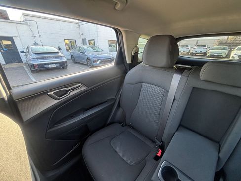 Used 2024 Kia Sportage LX FWD image 39