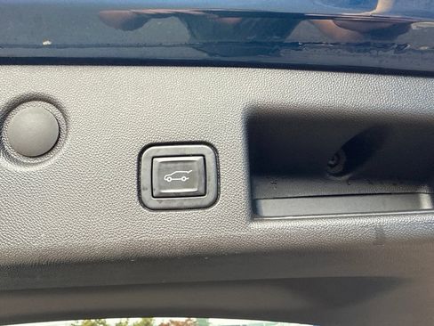 Used 2022 Chevrolet Equinox Premier AWD/4WD image 15