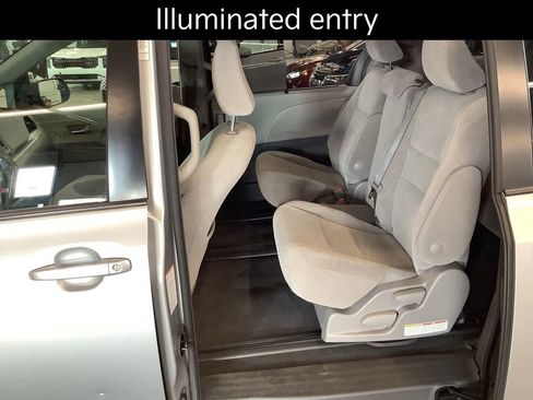 Used 2019 Toyota Sienna LE FWD image 15