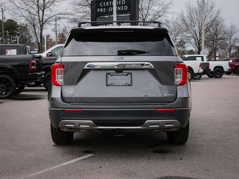 Used 2022 Ford Explorer XLT w/ Equipment Group 202A image 9