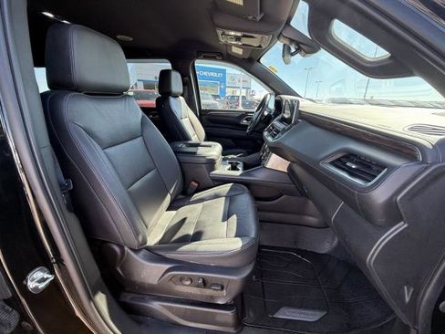 Used 2022 Chevrolet Suburban LT w/ Luxury Package image 22