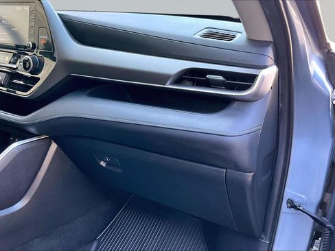Used 2020 Toyota Highlander LE FWD image 19