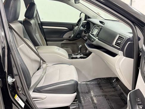 Certified 2018 Toyota Highlander LE FWD image 29