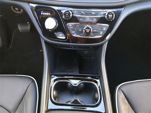 New 2026 Chrysler Pacifica Limited w/ Uconnect Theater Family Group image 25