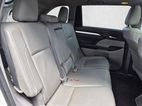Used 2015 Toyota Highlander XLE FWD image 19