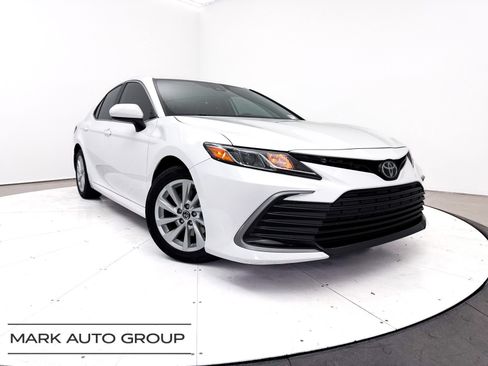 Used 2021 Toyota Camry LE w/ Carpet Mat Package (TMS) FWD image 1