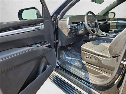 Used 2025 Cadillac Escalade Sport w/ Touring Package AWD/4WD image 23