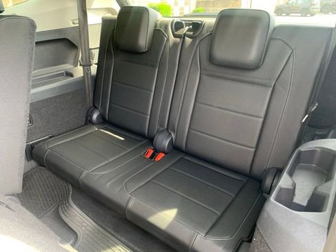Used 2019 Volkswagen Tiguan SEL w/ 3rd Row Seat Package AWD/4WD image 16