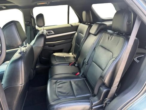 Used 2016 Ford Explorer XLT w/ Equipment Group 202A FWD image 14