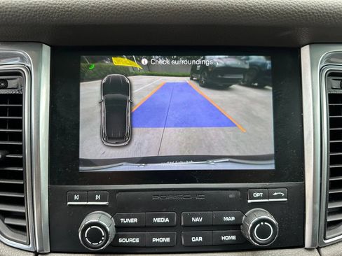Certified 2018 Porsche Macan AWD/4WD image 36