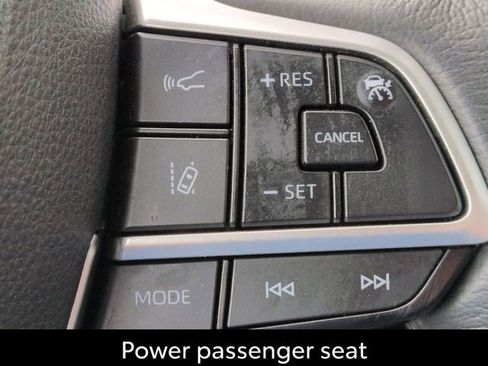 Certified 2025 Toyota Sienna XLE FWD image 19