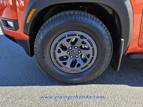 Used 2025 Nissan Frontier Pro-X image 9