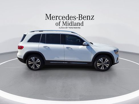 New 2025 Mercedes-Benz GLB 250 image 9