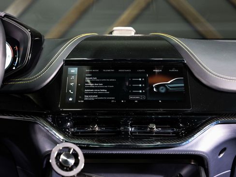 Used 2025 Aston Martin DBX 707 image 27