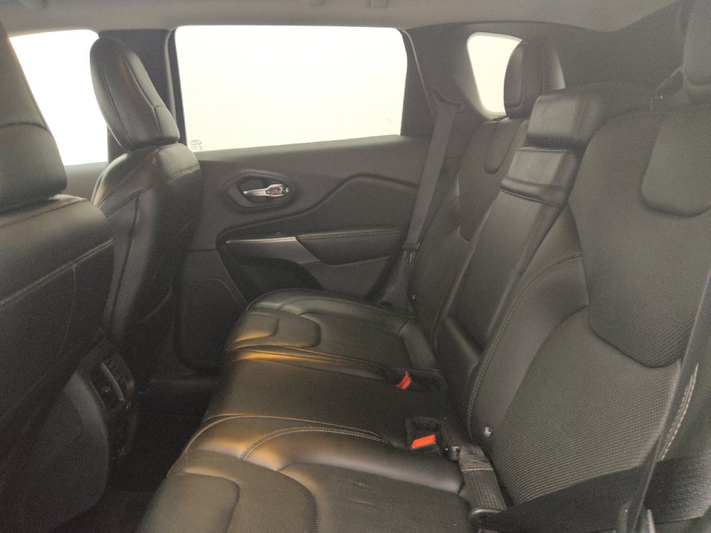 Used 2019 Jeep Cherokee Limited FWD image 18