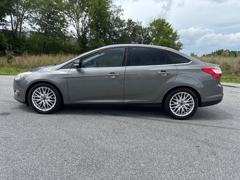 Used 2012 Ford Focus SEL FWD image 2