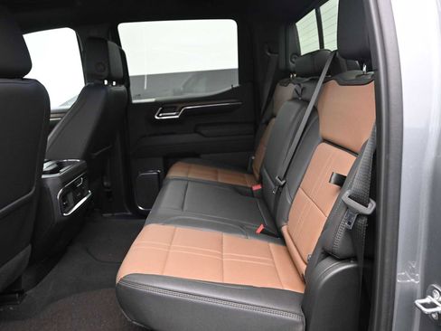 Used 2024 Chevrolet Silverado 1500 High Country w/ Technology Package image 17